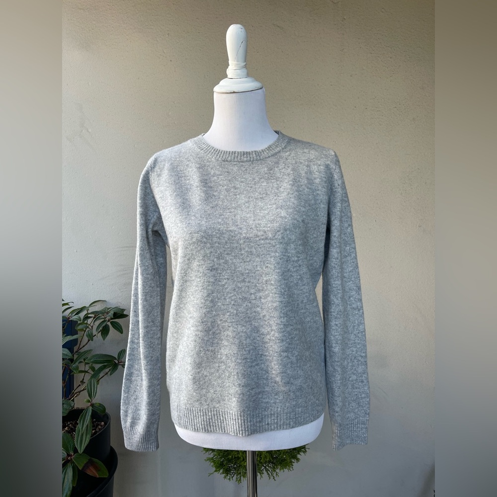 Liny Xin Gray Pure Merino Wool Crew Neck Sweater in Grey, size M